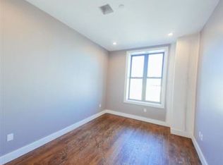 6022 71st St, Maspeth, NY 11378