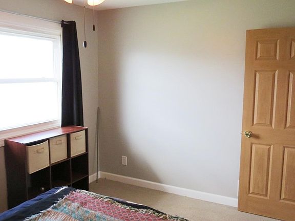5th image of 323 W Oak St