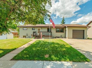 738 Custer Dr, Mandan, ND 58554