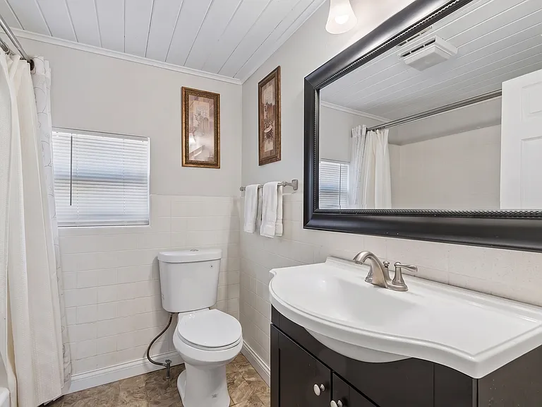 734 Elm St — Photo 19