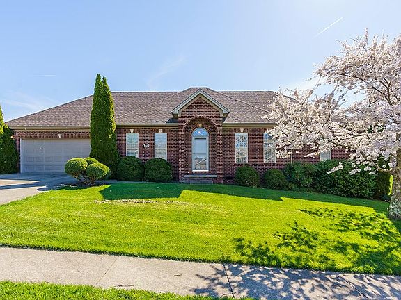 2nd image of 140 Castlewood Dr
