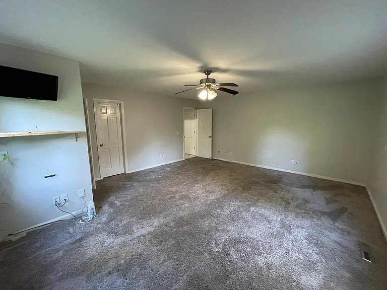 206 Rodborough Rd — Photo 14