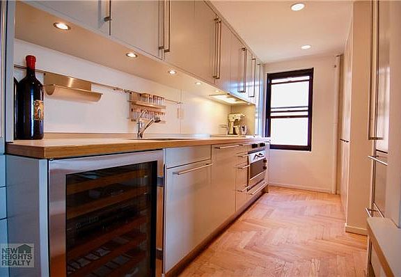 3rd image of 72 Park Ter W APT E85