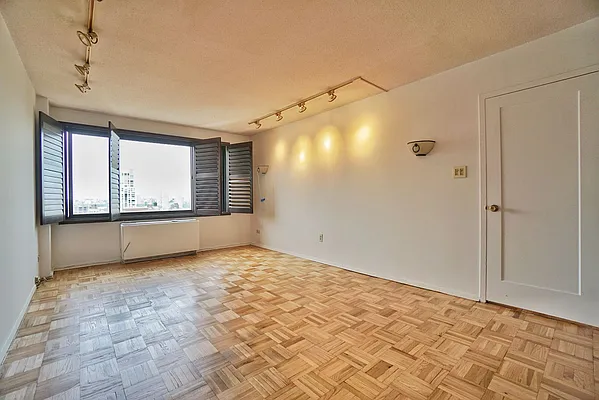 Sold by Get Listed! Get Sold! NYC | media 25