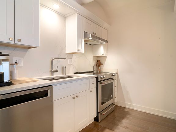 4th image of 345 N Canal St APT 1007