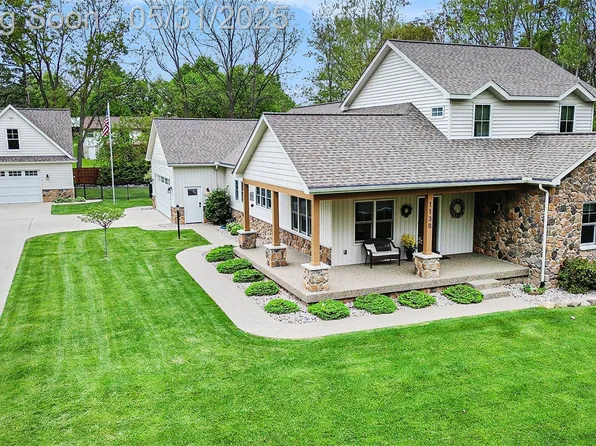 1130 S Leroy St, Fenton, MI 48430