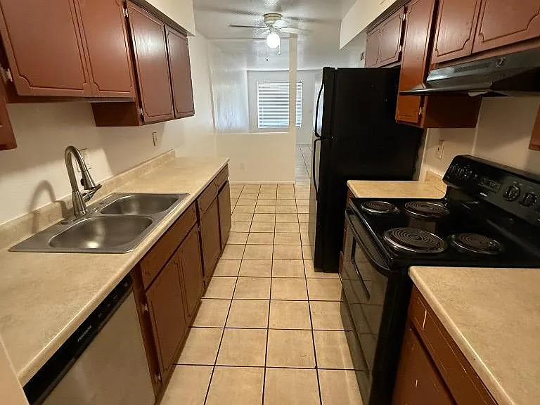 61 W Inglewood St #3 — Photo 2