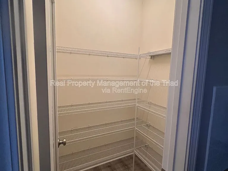 1950 Glenkirk Dr — Photo 12