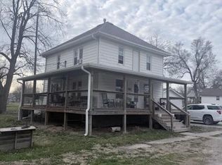 206 N 8th St, Savannah, MO 64485