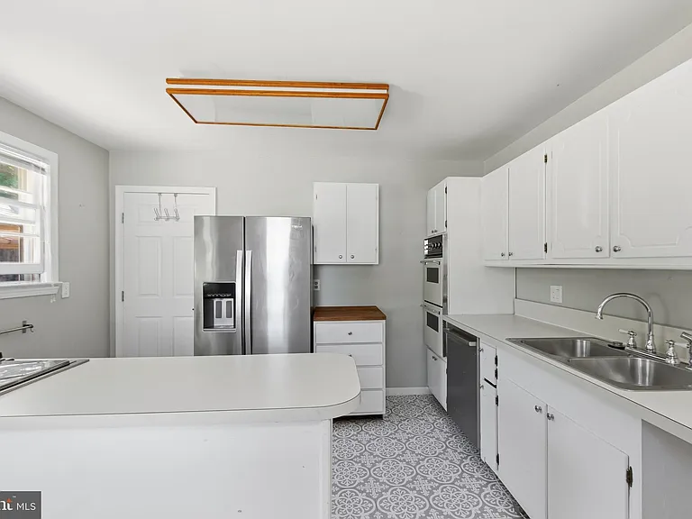 3141 Clayborne Ave — Photo 6