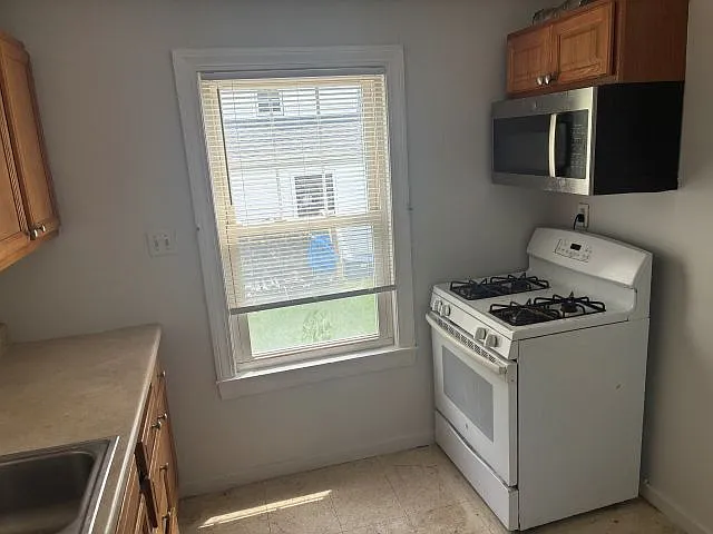 63 Thompson St — Photo 5