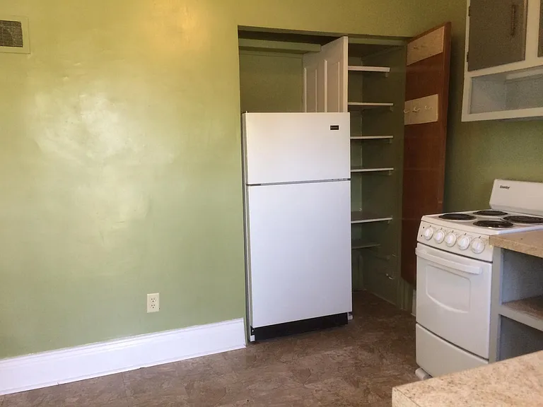 516 1/2 Joy Ave — Photo 3
