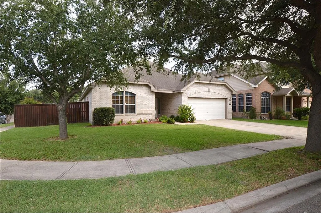 4 bed, 2.5 bath, 2305 sqft, $2,300 — Photo 1