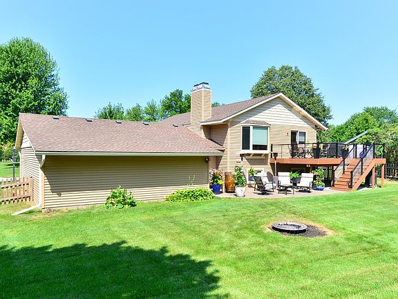 5th image of 17400 Barrington Ct