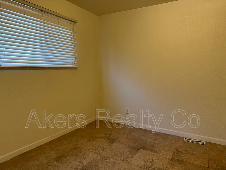 1125 Mahren Ave — Photo 6