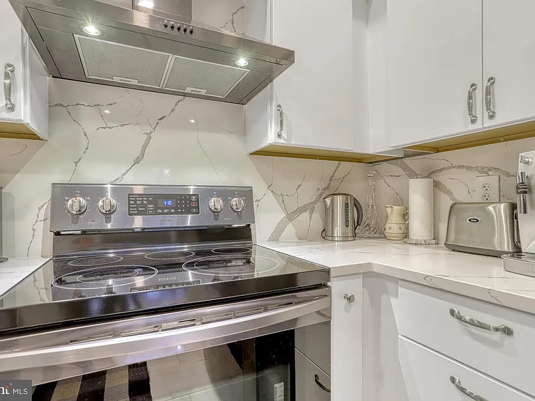 7598 N Lakeside Village Dr — Photo 13