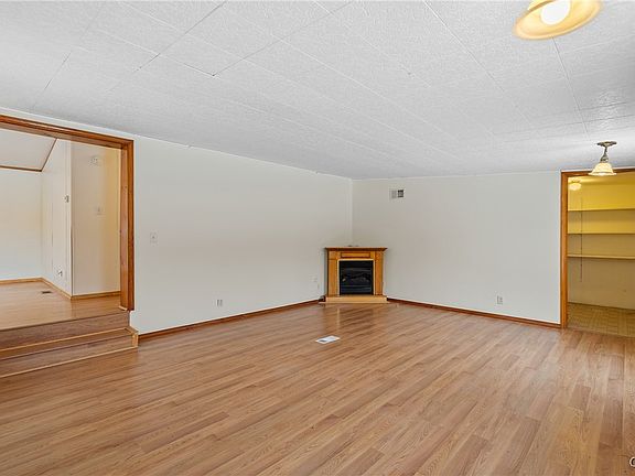 5th image of 18 Little Pond Rd