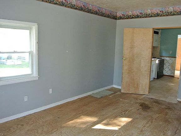 3rd image of 236 W 38th St