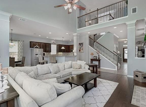 4th image of 323 Shea Dr