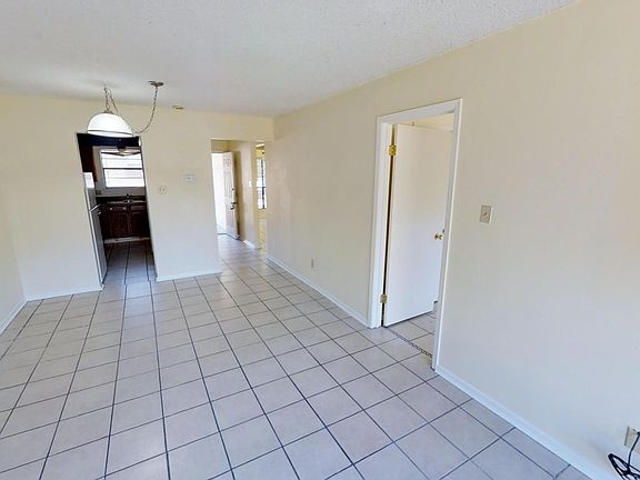 4th image of 10 Deerfield Dr APT D