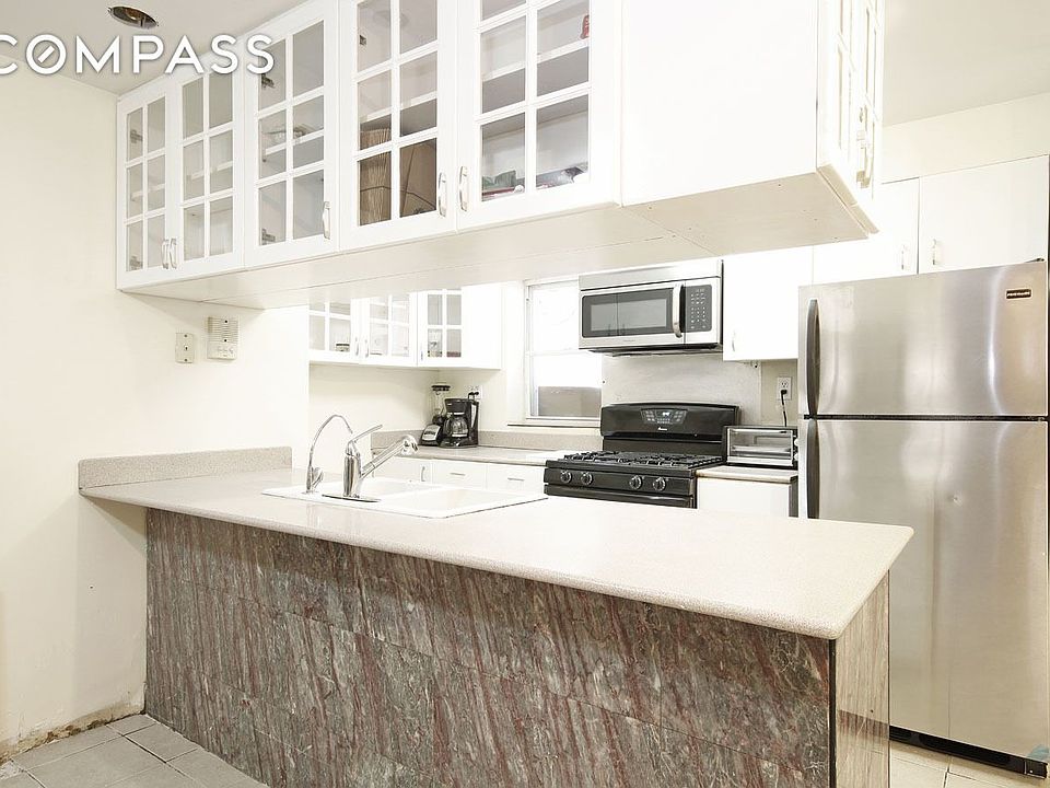 1st image of 215 Lee Ave