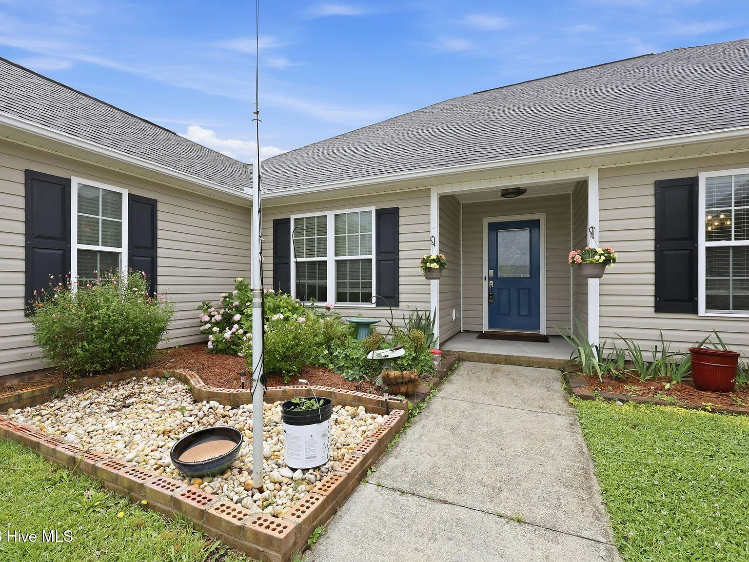 4 bed, 4.0 bath, 3155 sqft, $2,800 — Photo 3