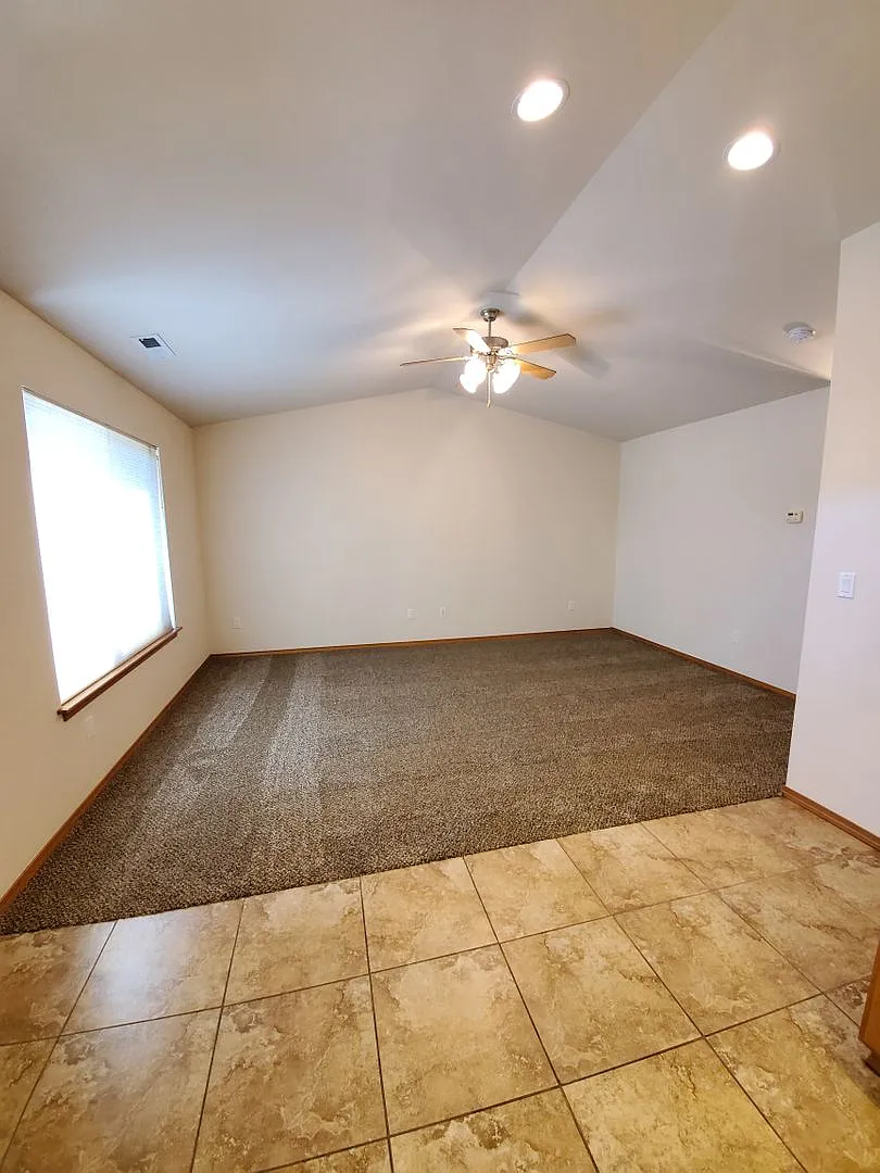 7593 Cox Street — Photo 3