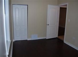 332 Moseley St APT 1, Elgin, IL 60123