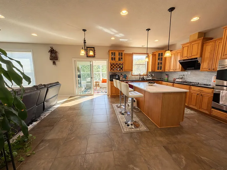 1443 Bethesda Cir — Photo 8