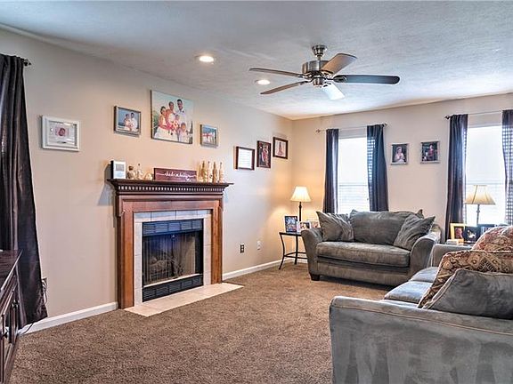 4th image of 840 Bridle Path Dr