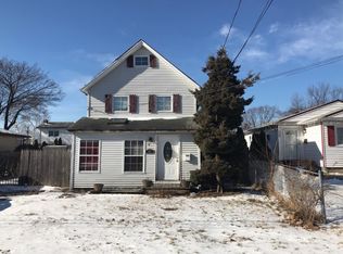 80 W 6th St, Deer Park, NY 11729