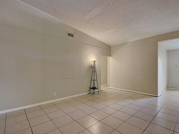 5th image of 1210 Fairbanks Dr #B