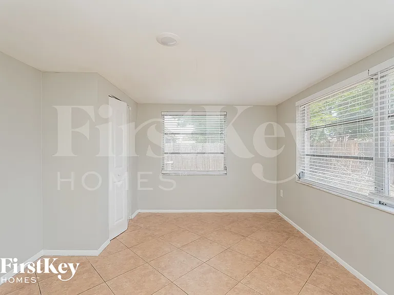 7915 Foxbloom Dr — Photo 13