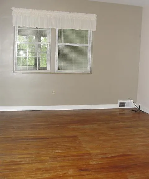 194 Oregon Ave — Photo 3