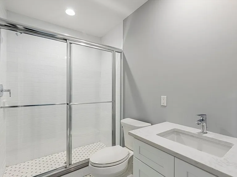 47 Beekman Ave #32 — Photo 9