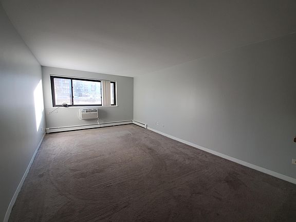 4th image of 607 W Wrightwood Ave APT 206