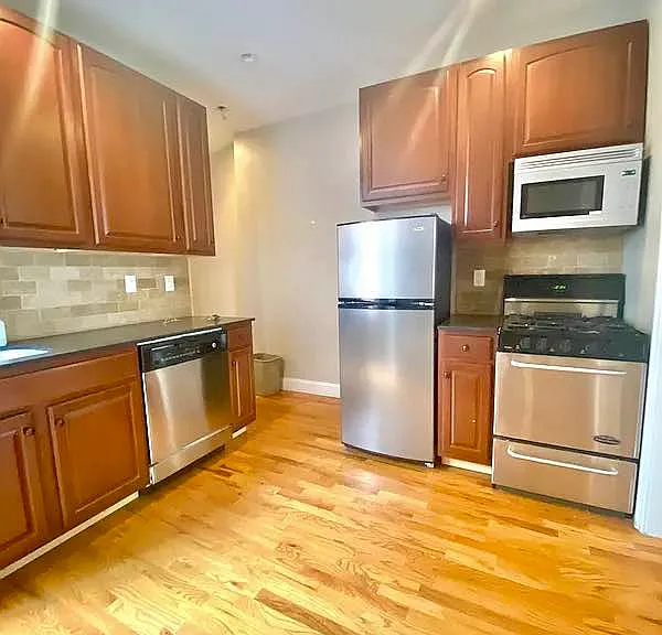 413 E 70th St #27 — Photo 2