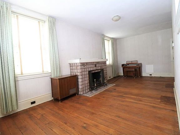 3rd image of 148 W Main St
