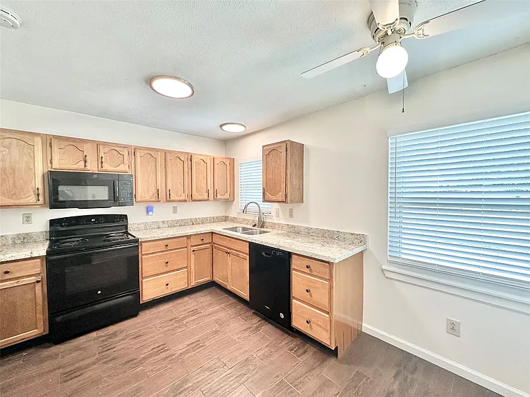 10118 Spotted Horse Dr — Photo 10