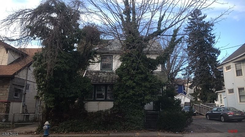 2nd image of 555 Stuyvesant Ave