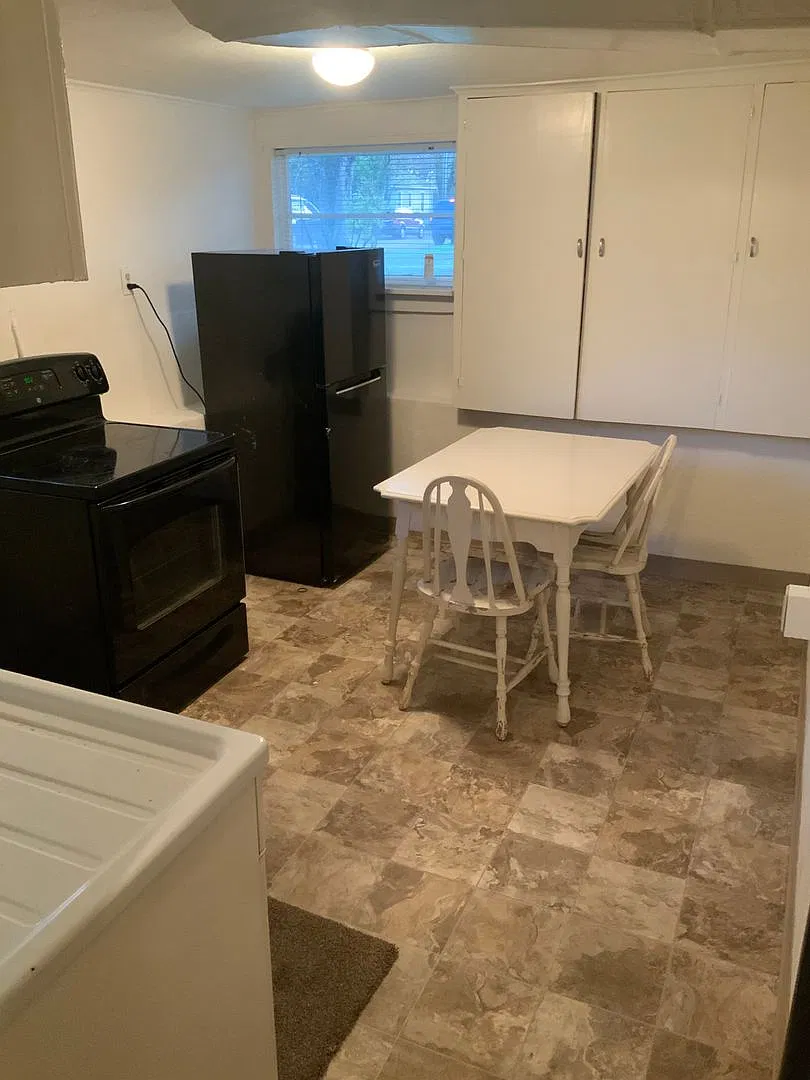 Great 1 Bedroom Apartment Near Downtown — Photo 3