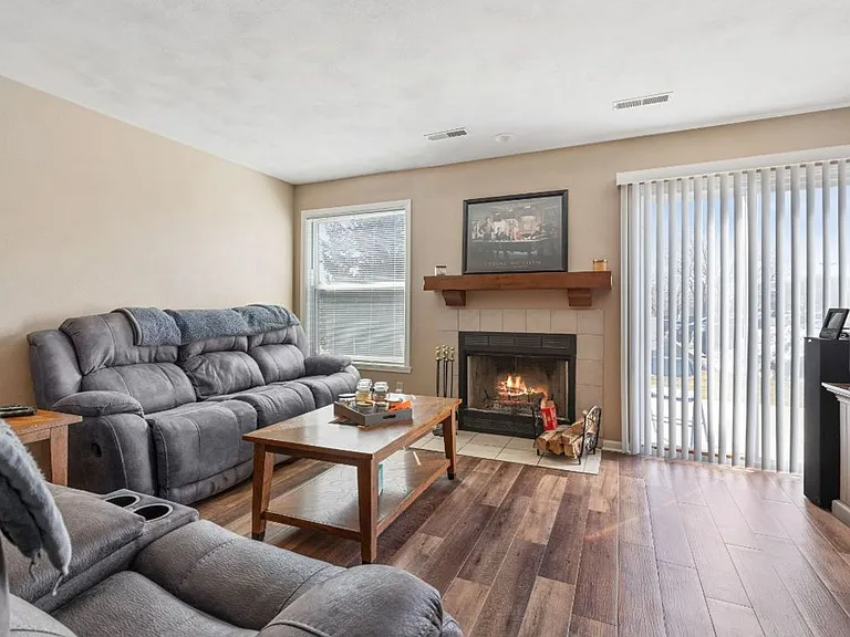 386 Amphitheater Dr — Photo 32