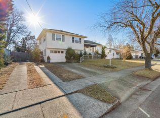 121 N Ambler Rd, Somers Point, NJ 08244