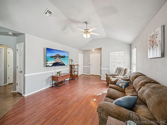 2nd image of 12304 S 270th East Ave