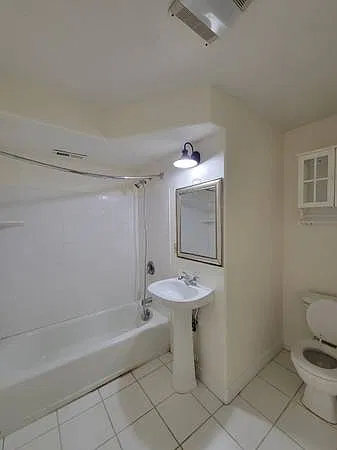6 bed, 2698 sqft, $2,295 — Photo 3