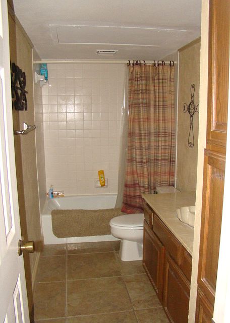 bath room with tub/shower