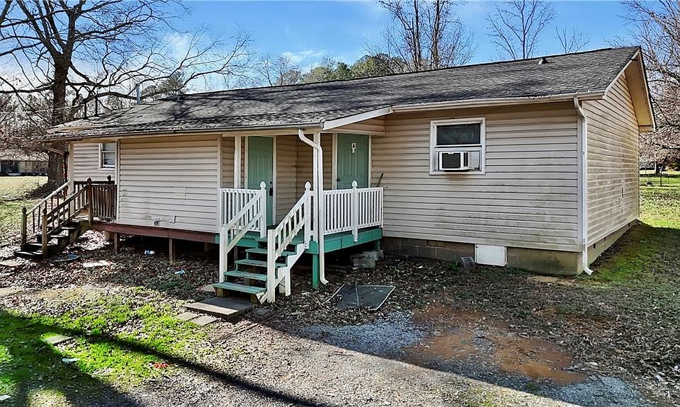 1st image of 4322 Banks Dr SE