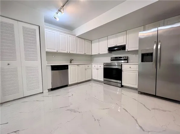 701 N Pine Island Rd APT 303, Fort Lauderdale, FL 33324