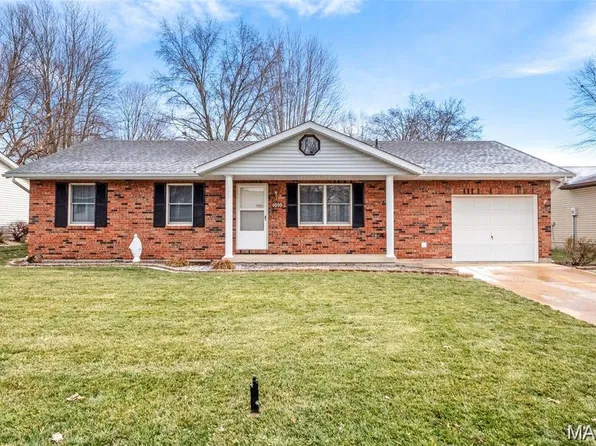 1010 Nevada Dr, Columbia, IL 62236