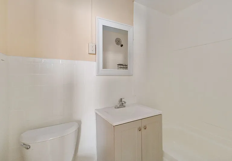 16 Montrose Ter — Photo 11